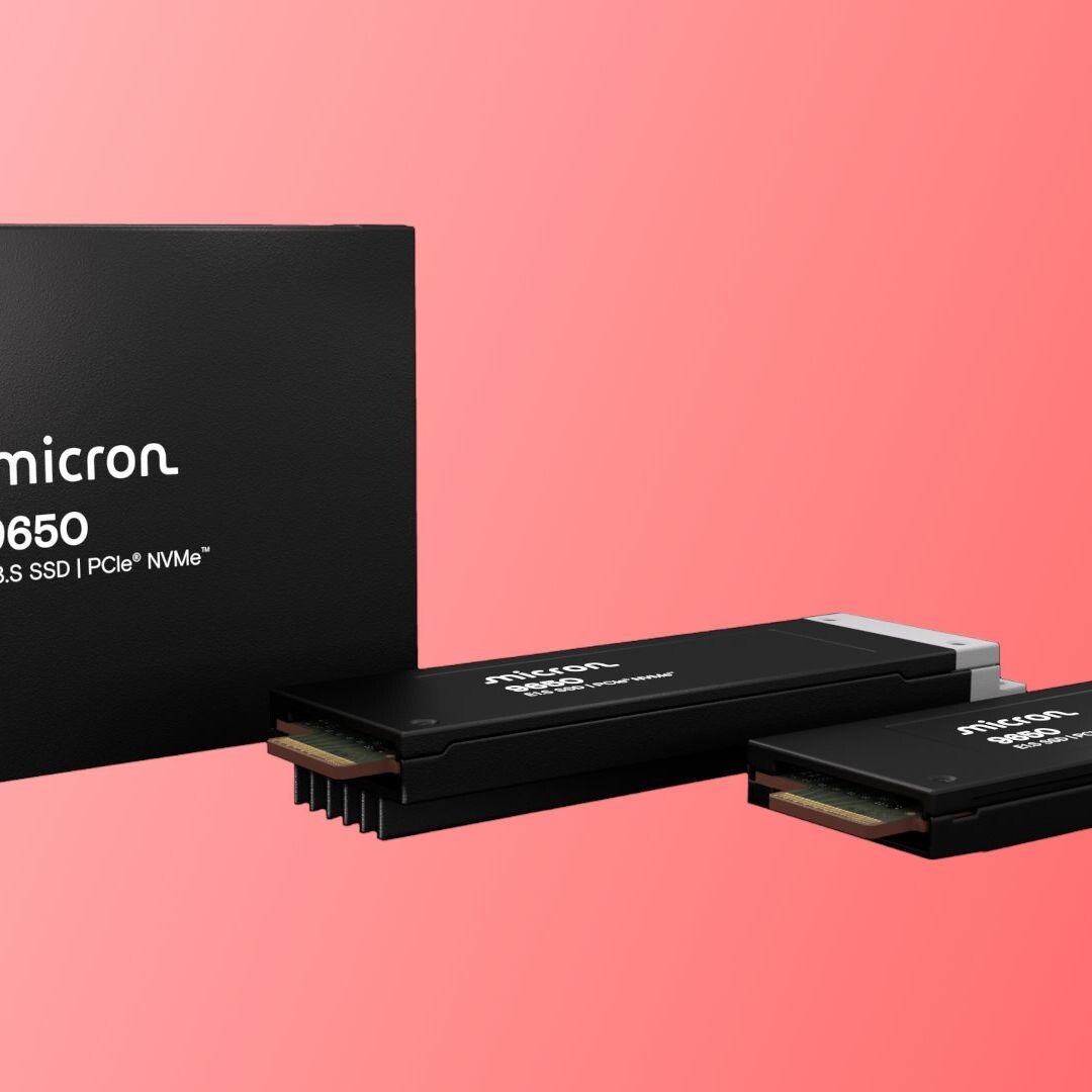 Внешний вид SSD Micron 9650 на серии стендов и демонстрации на выставке