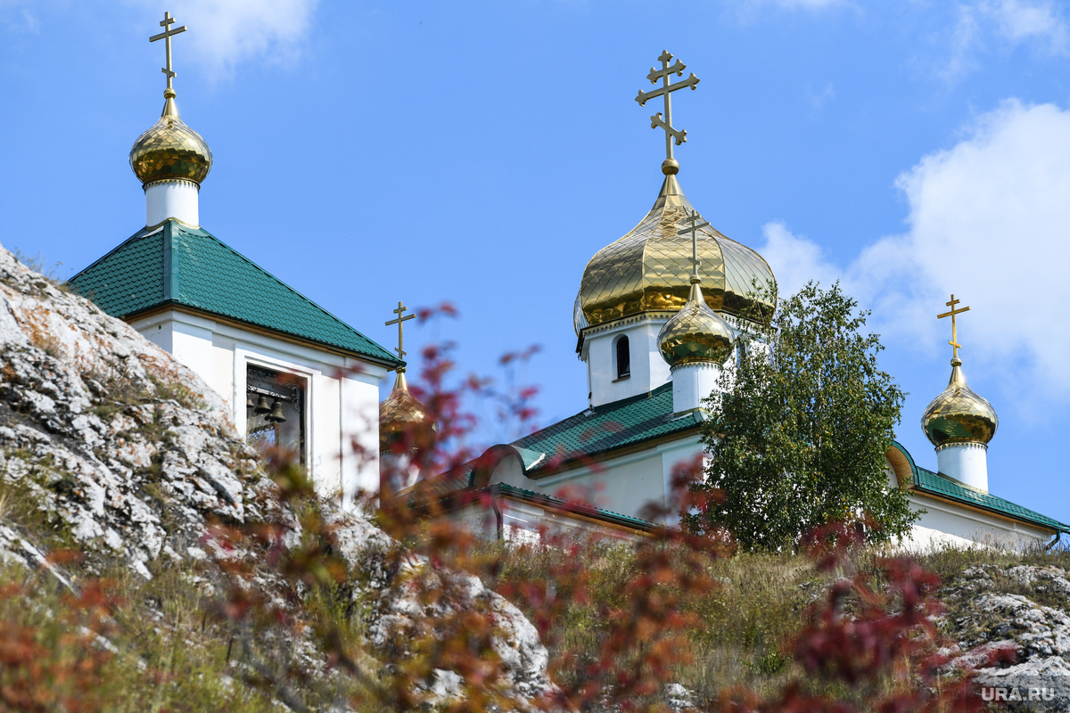 Православные христиане почитают один из чудотворных образов иконы. Фото: Владимир Жабриков © URA.RU