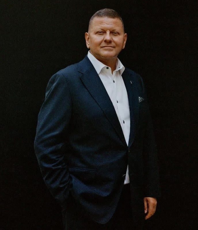   Бывший боевой генерал теперь блистает на страницах глянца.