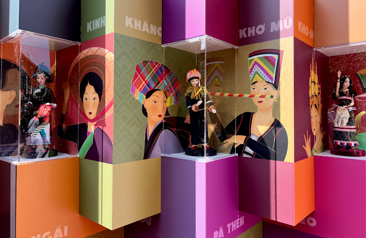 Фестиваль культуры Вьетнама. Куколки в традиционных региональных костюмах