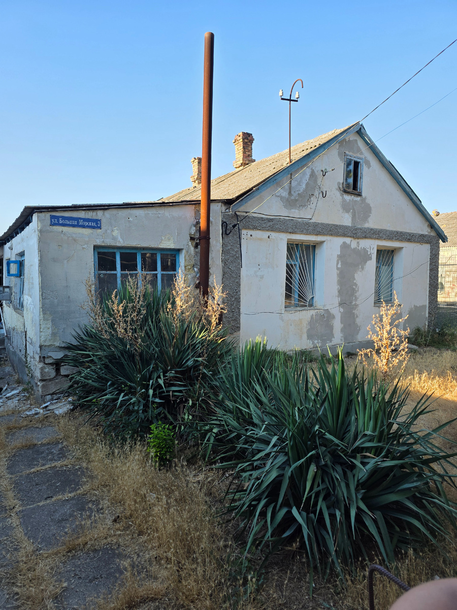 Такой домик на старте за 4 млн и 4 сотки участок.