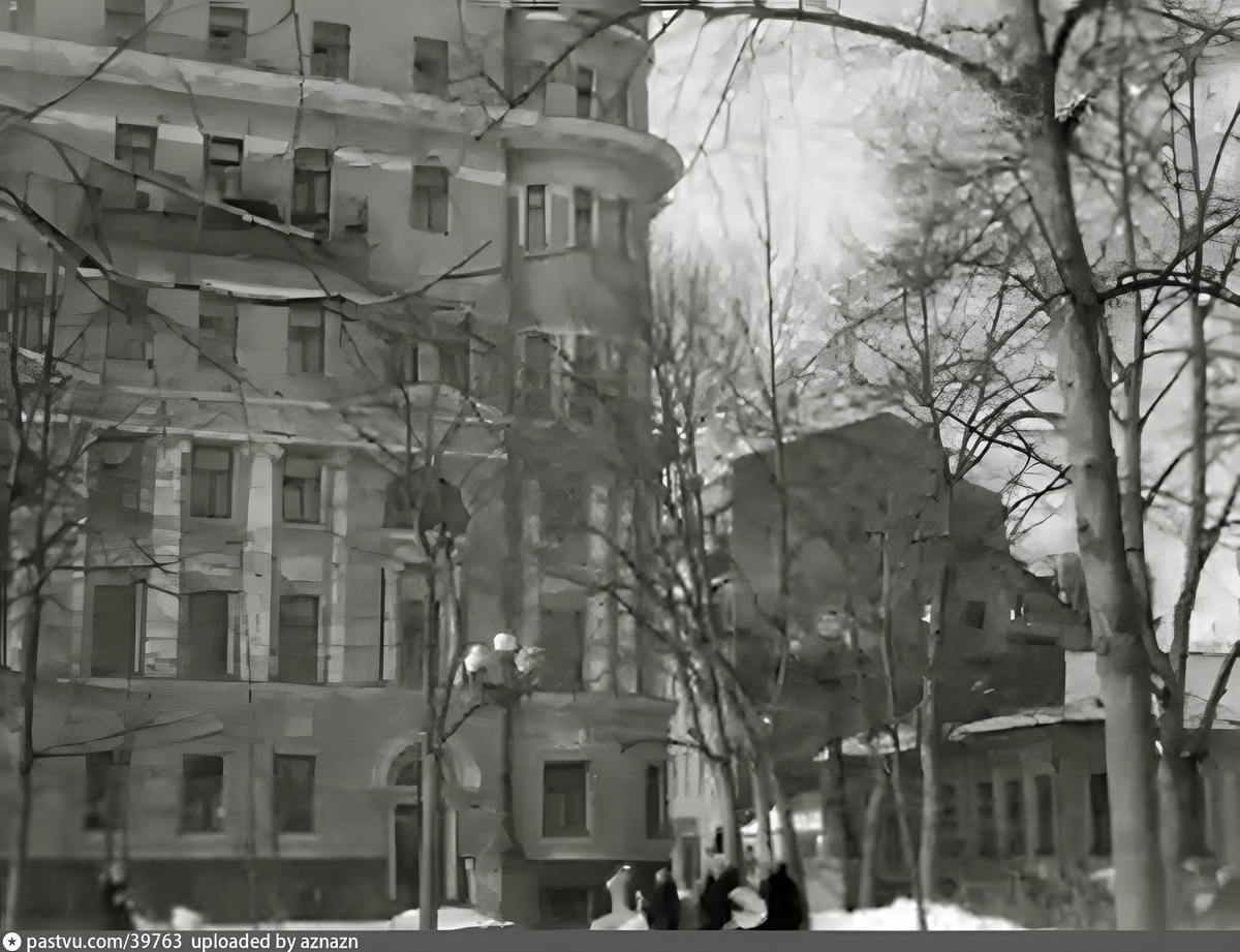 Перекресток Малой Бронной улицы и Ермолаевского переулка, 1963 г. Источник:кадр из фильма "Если ты прав", 1963, Студия имени Горького, реж. Ю. Егоров.