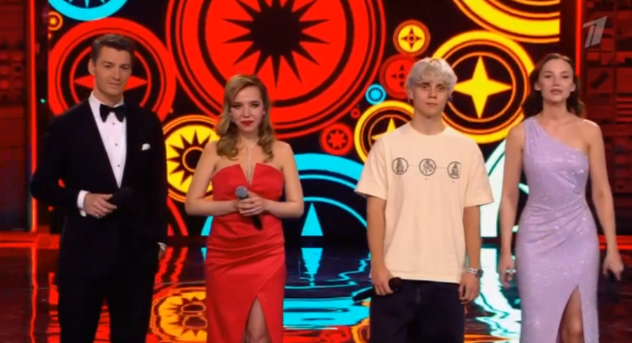 Анастасия Горелова, Ваня Дмитриенко и ведущие. 
