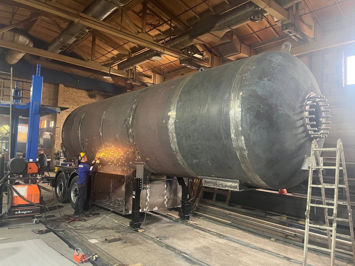 Наши коллеги в поте лица создают очередной шедевр!