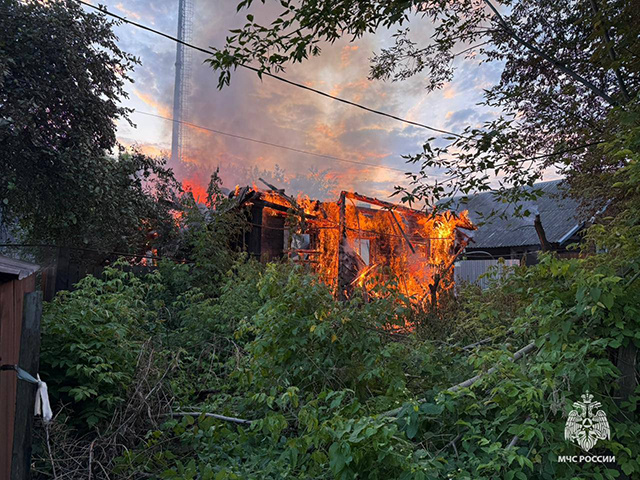 На Набережной реки Иртыша в Твери утром случился пожар