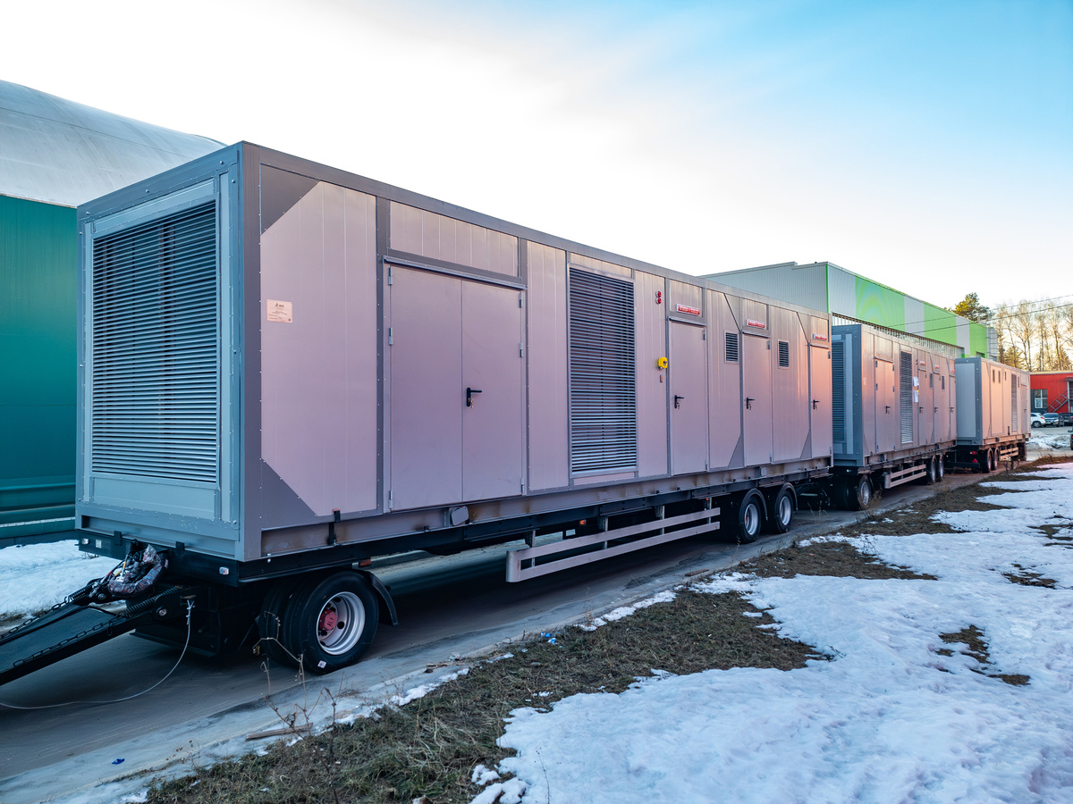 Трехсекционные мобильные контейнеры независимого энергокомплекса