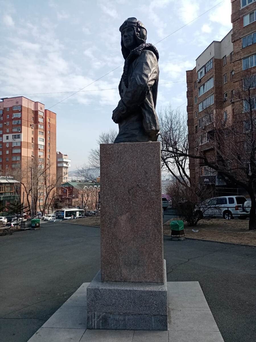 Памятник Острякову во Владивостоке. Фото автора.