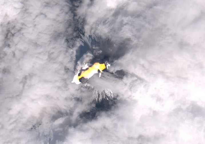   Спутниковый снимок 30 июля, вершина вулкана Ключевской./ Тг-канал Камчатского филиала ФГБУН ФИЦ РАН Редактор