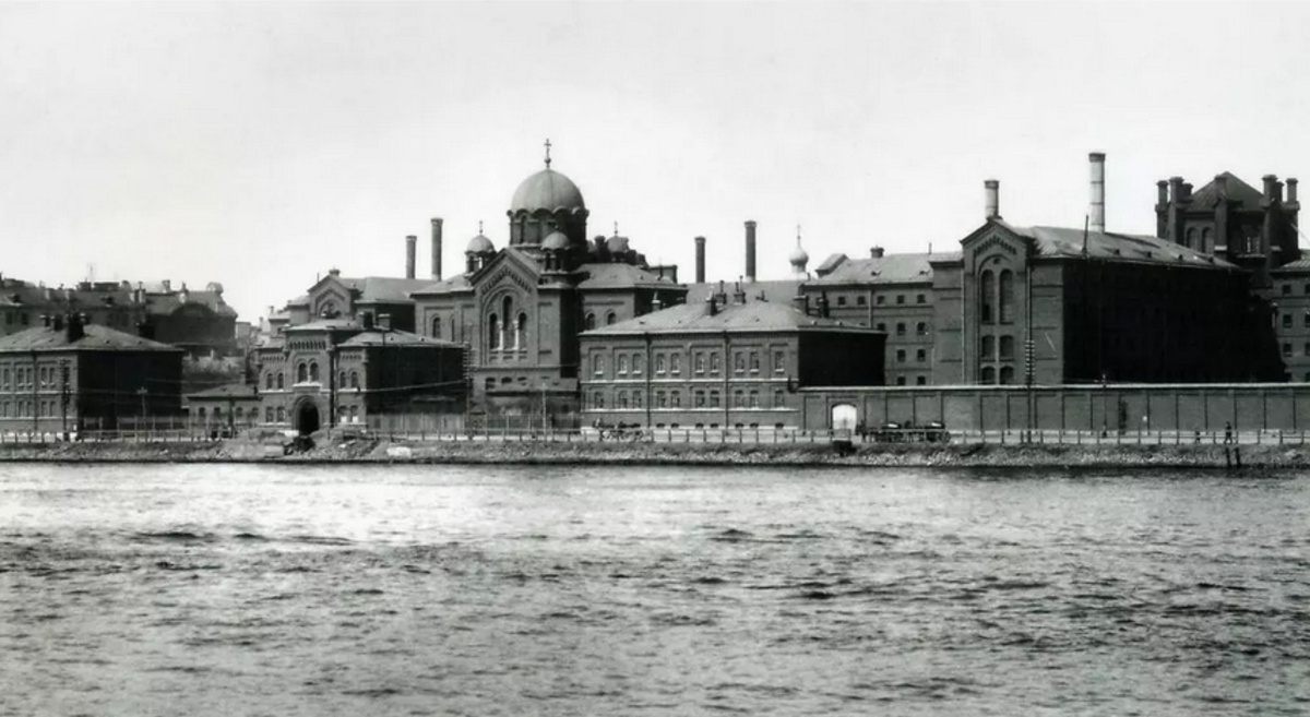 Вид на "Кресты" с Невы, 1897 год