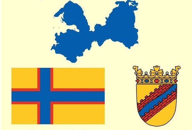 Жёлто-сине-красный флаг Ингерманландии со скандинавским крестом, созданный в марте 1919 года, в 1921 году получил официальный статус национального флага.
Герб Ингерманландии также имеет официальный статус. На нём изображено золотое (жёлтое) поле с синим речным потоком, который обрамляют красные кирпичные стены. Золотой (жёлтый) цвет символизирует плодородные поля Ингрии, синяя полоса — Неву, а красные зубцы пограничных крепостей — неприступность и воинскую отвагу.
В настоящее время флаг Ингерманландии является официальным флагом ингерманландской национально-культурной автономии.