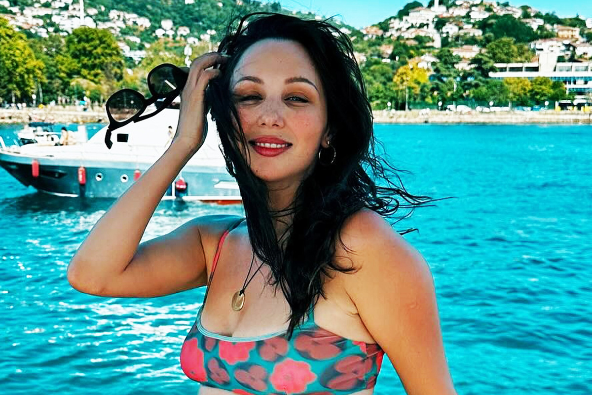     Елизавета Туктамышева показала фигуру в бикини на яхте в Турции