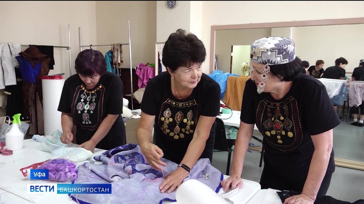    Мастерицы студии «Селтәр» создают войлочные башкирские костюмы