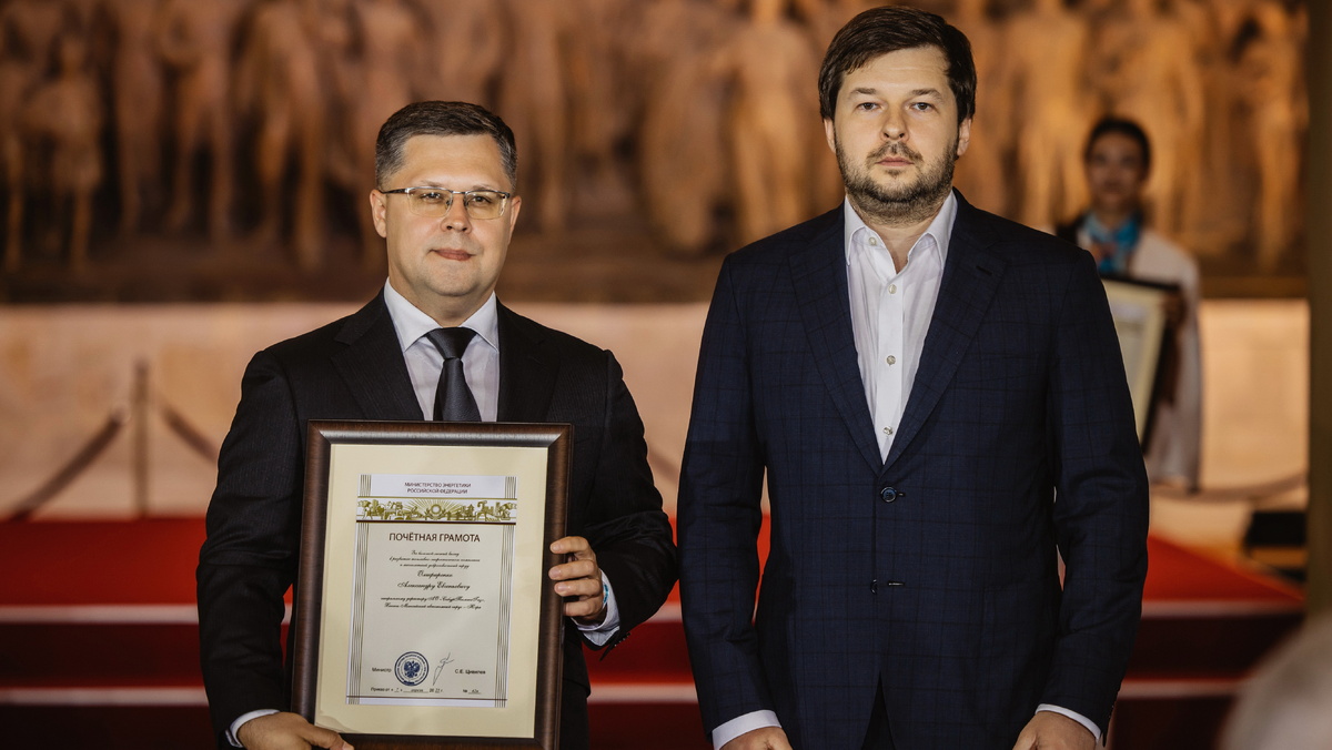    Сотрудники нефтехимической компании отмечены государственными наградами за вклад в развитие газоперерабатывающей отрасли