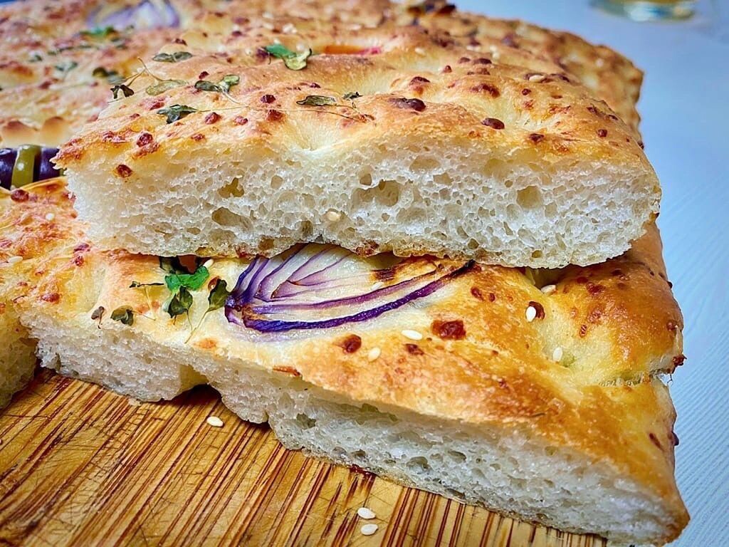 Фокачча - самый популярный хлеб в Италии 