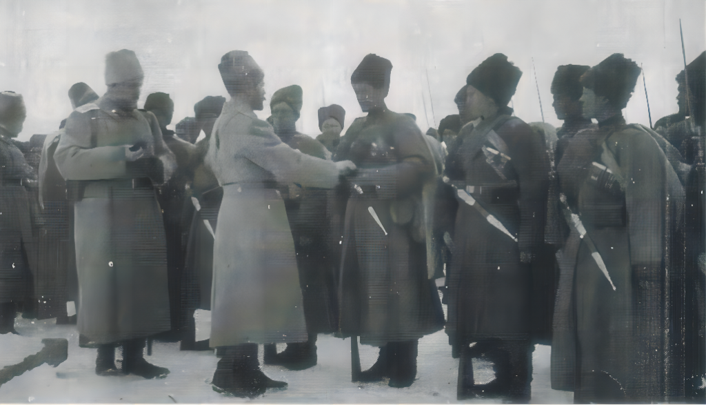    Император Николай II награждает отличившихся казаков. Декабрь 1914 г. Знамя Труда