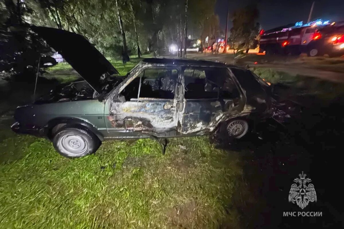   Volkswagen горел в Великих Луках