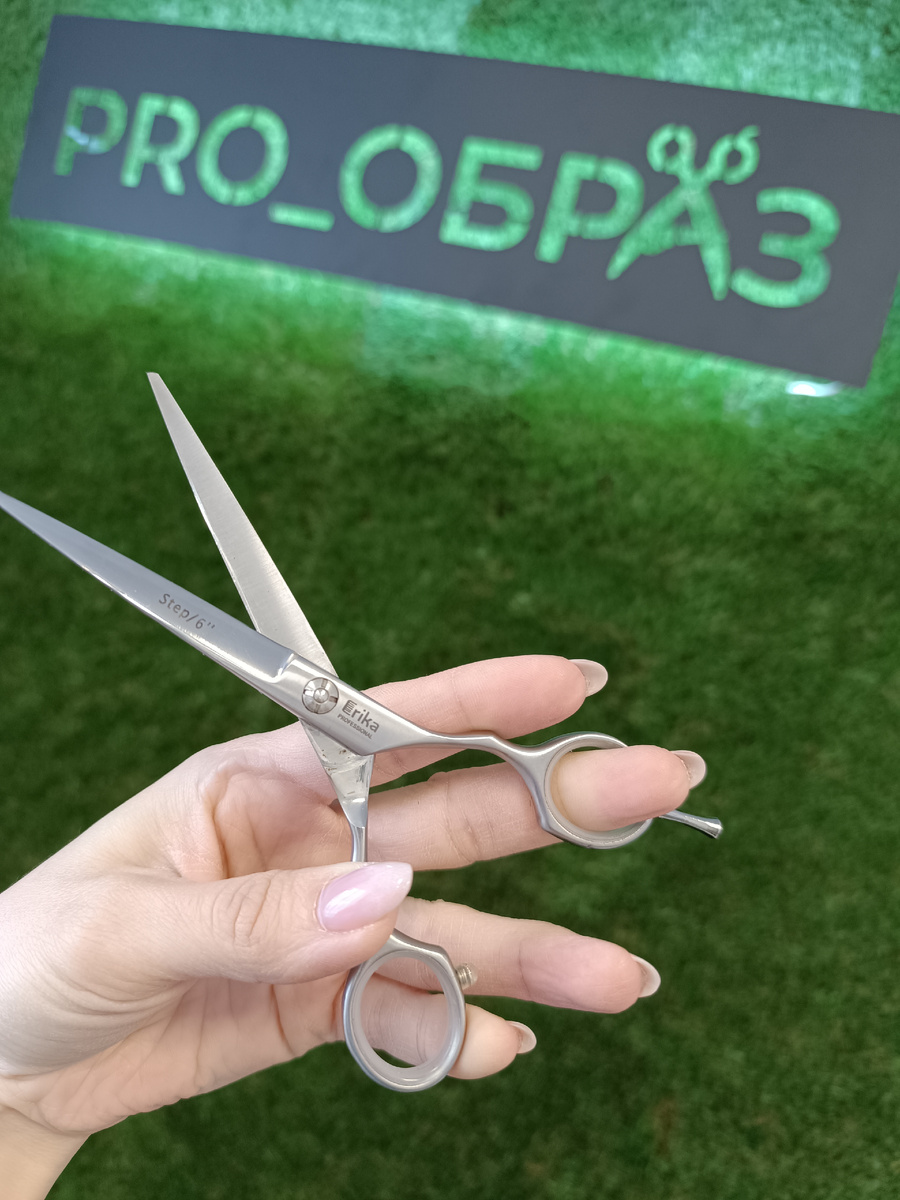 Иногда судьба работает парикмахером. В прямом смысле.