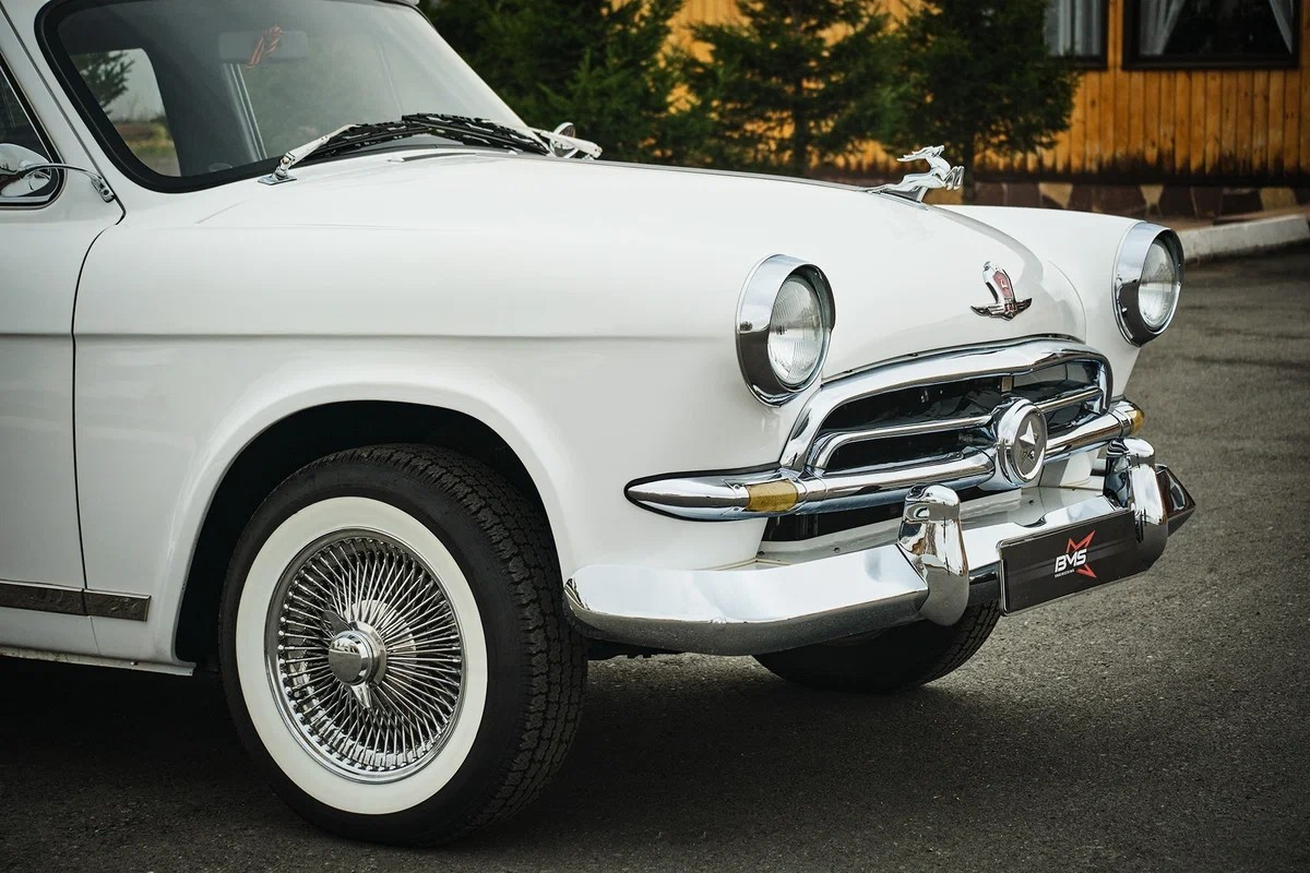 Эта «Волга» оснащена V-образной «шестеркой» мощностью 240 л.с.