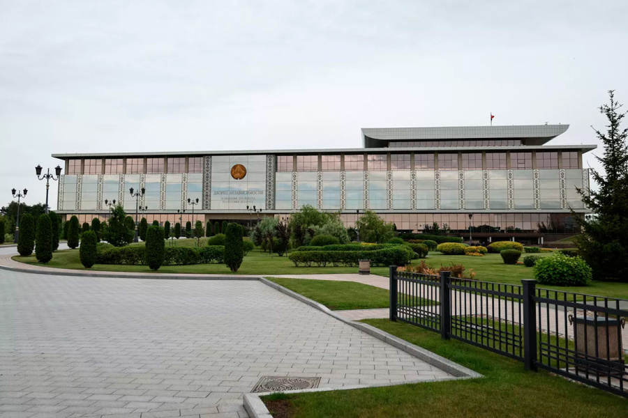     Президент Беларуси проводит совещание по вопросам внешней торговли и инвестициям