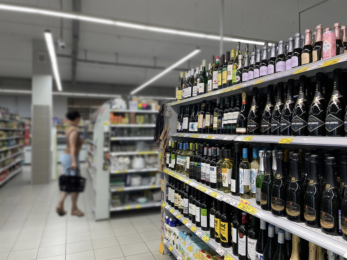 По установленным правилам в Вологодской области работают 264 алкомаркета.  Фото: Фото: ФедералПресс / Мария Гридина