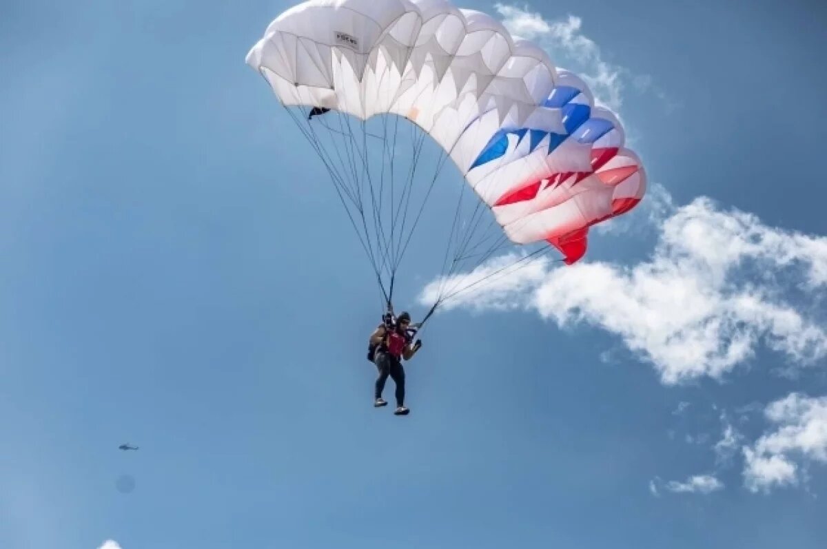    В прошедшем в Самаре Чемпионате ВС РФ участвовали 92 парашютиста