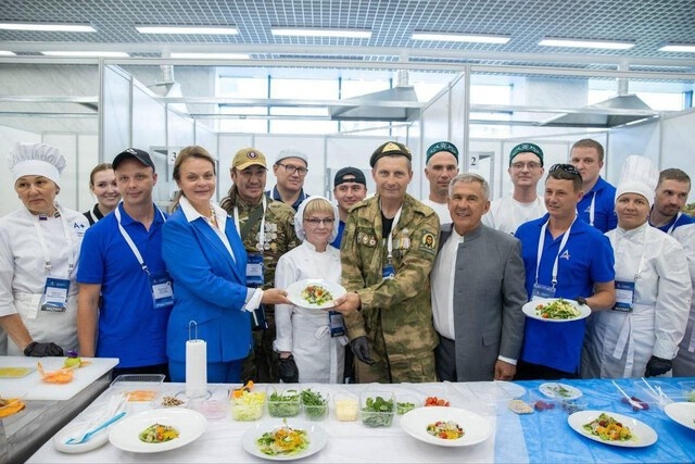 Ветеран СВО из Тверской области показал класс поварского искусства на фестивале в Казани