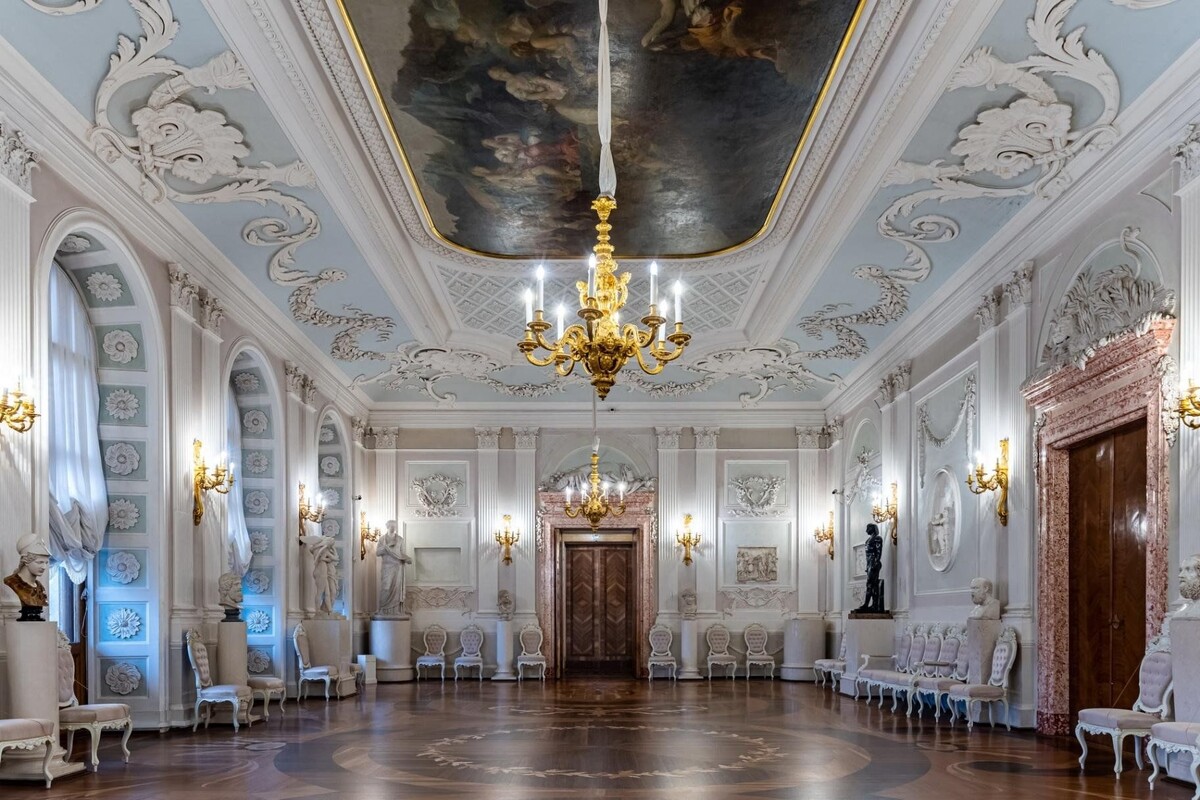 Интерьеры Гатчинского дворца, Белый зал.