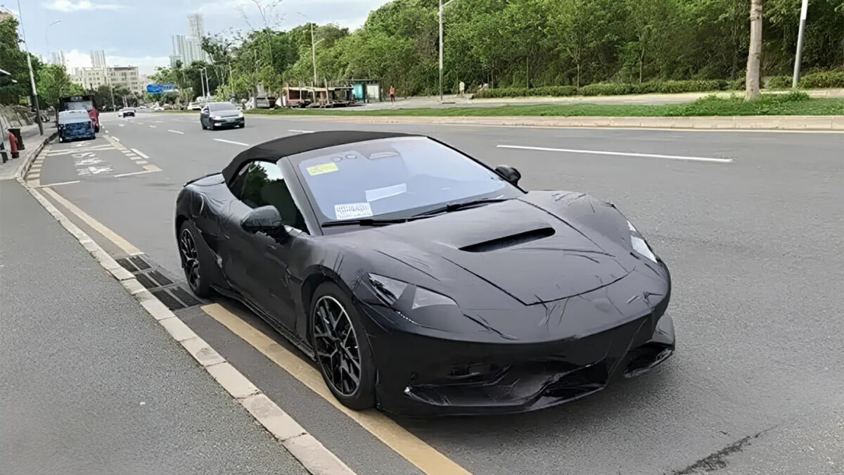 В Китае замечен кабриолет Denza Z9