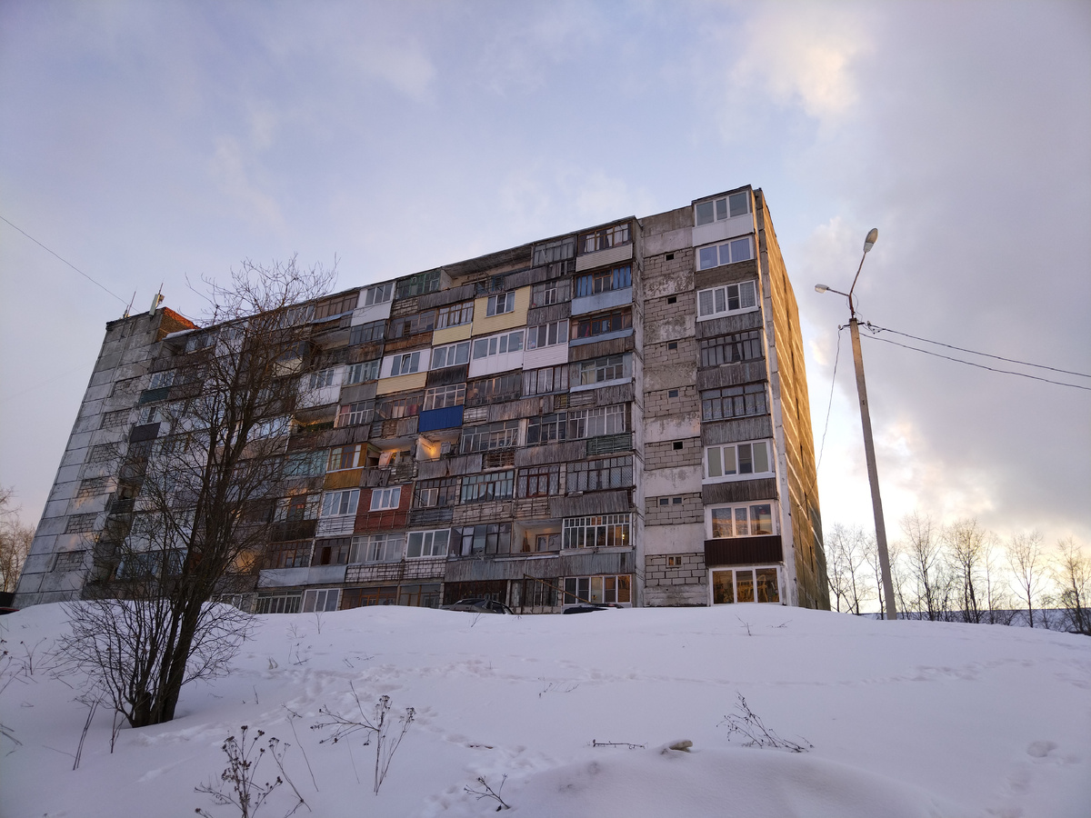 Одна из «панелек» в Эжве, фото сделано в мою первую поездку в Сыктывкар весной 2022 года