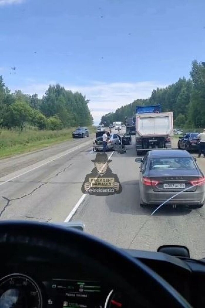    ДТП на бийской трассе. Источник: "Инцидент Барнаул"