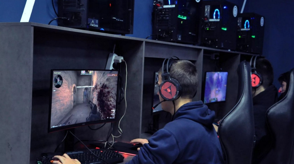    Как подростки проигрывают карманные деньги в игровых клубах ВК