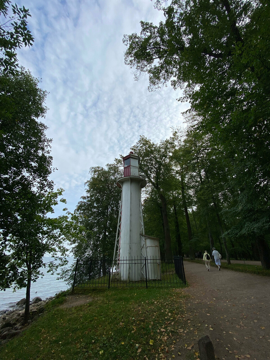 Южный маяк на Малибанской аллее /фото с сайта https://yandex.ru/maps/org/