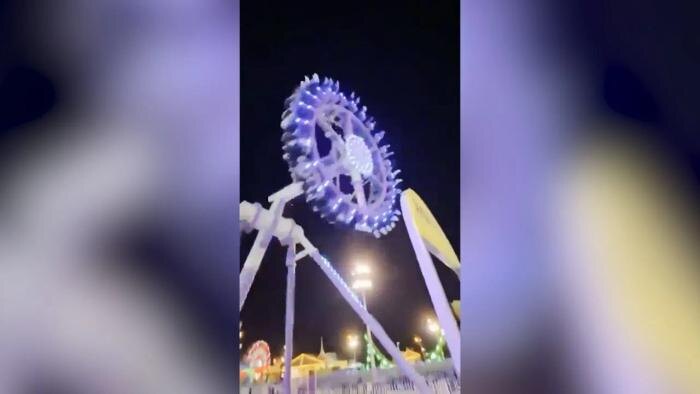 В Саудовской Аравии рухнул аттракцион. Обложка © Х / Michael Elgort