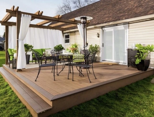 Что-то такого плана при выходе в сад, но с пандусом, что бы можно было тележку с урожаем закатить или пакеты из магазина 