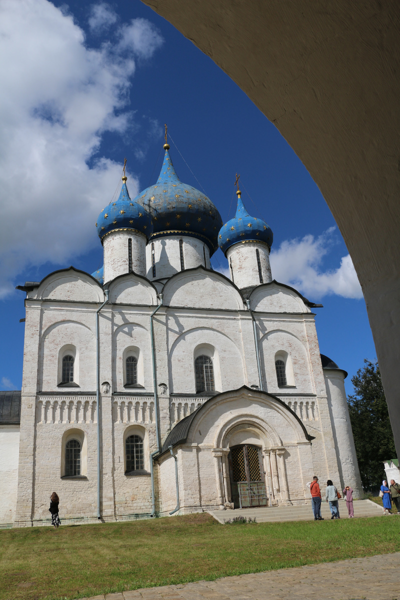 Фото автора. Собор Рождества Богородицы на территории Суздальского кремля 
