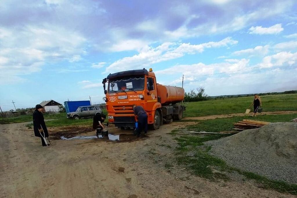    П.Звероферма Орска уже 3 года живет без водовода, но власти не могут найти 650 тысяч рублей на скважину