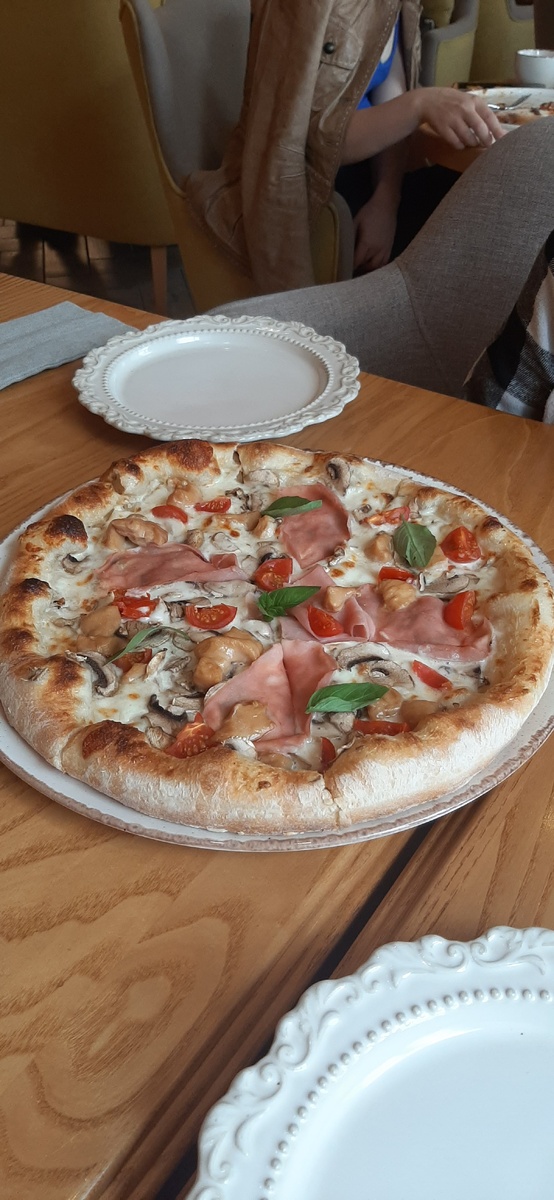 Пицца с курицей и соусом альфредо- нам понравилась! 