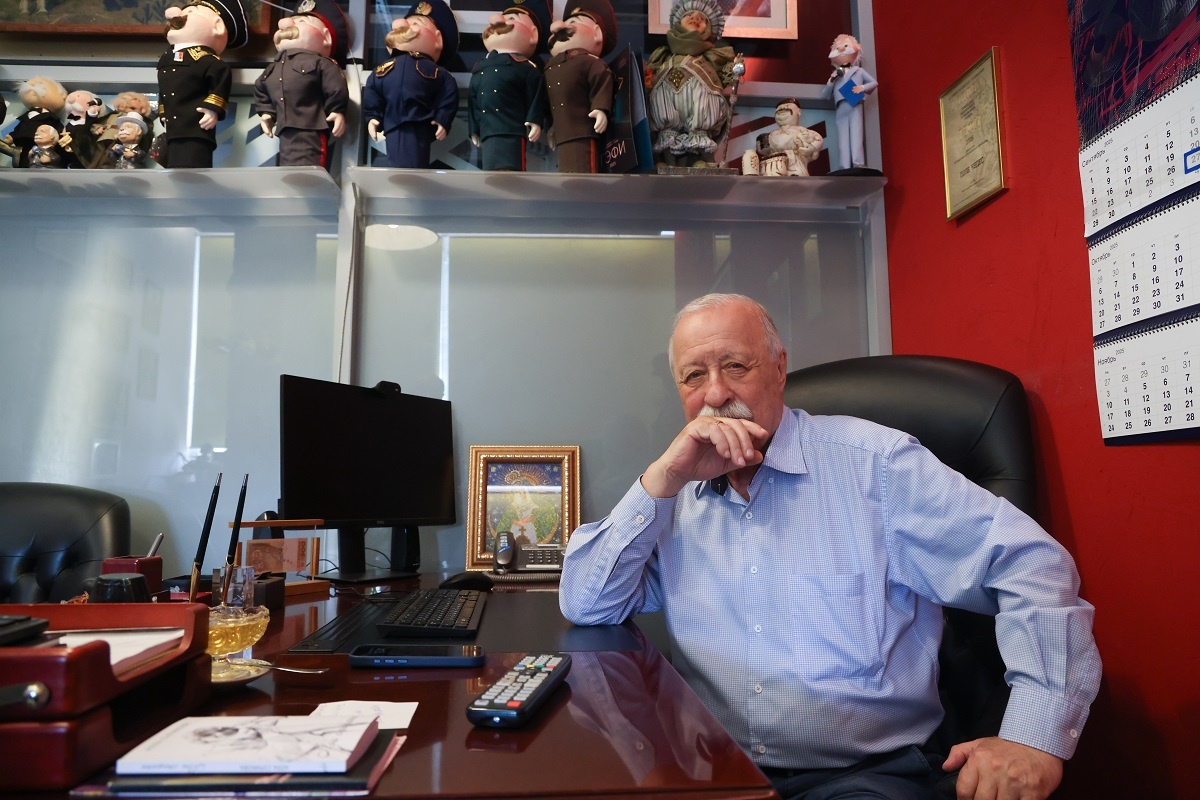    Леонид Якубович ведет \