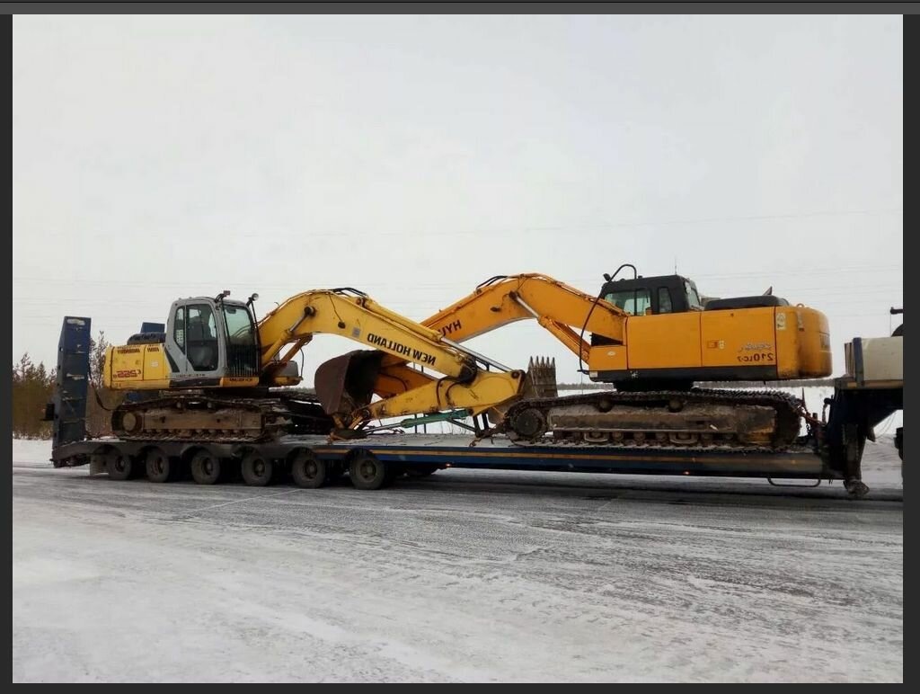 Перевозка сразу двух гусеничных экскаватора New Holland 210 на усиленом и удлиненном низкорамном трале.