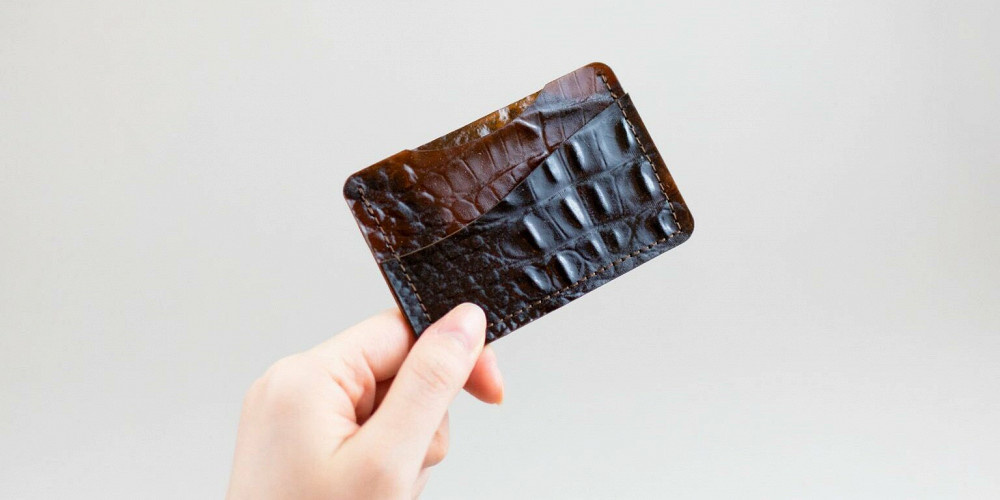 Новая разработка - кожзам из креветок - напоминает скорее печеньку из шоколада. Изображение на превью: Coburg Coffee Co/Twitter