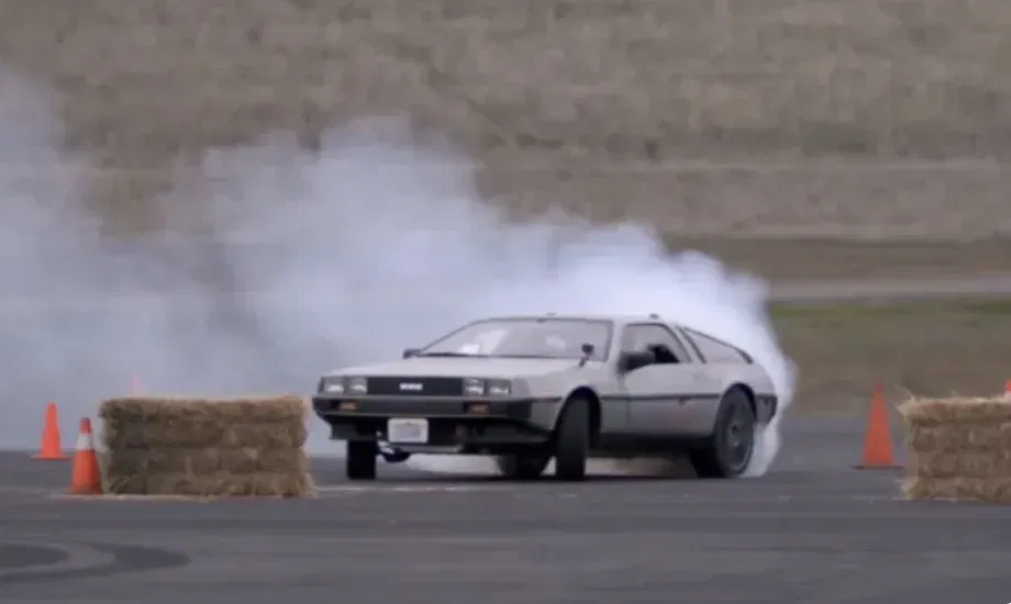 DeLorean
Изображение Your Future Machine