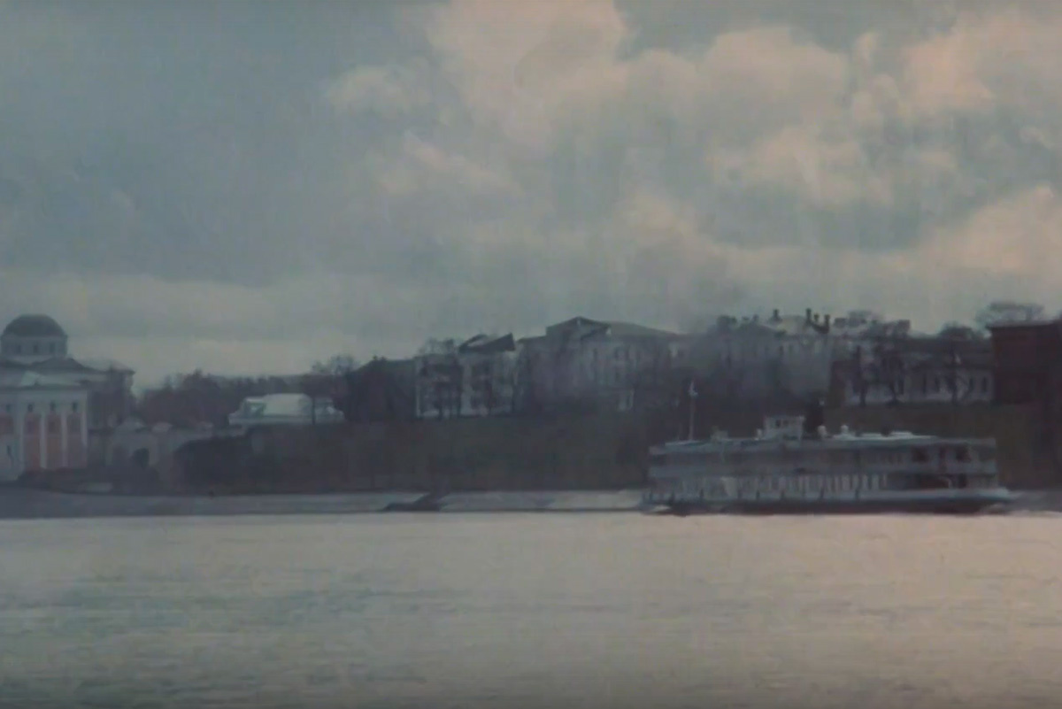 Киноконцерн «Мосфильм» / VK📷Начальные кадры из фильма «Жестокий романс» передают атмосферу крупного волжского купеческого города