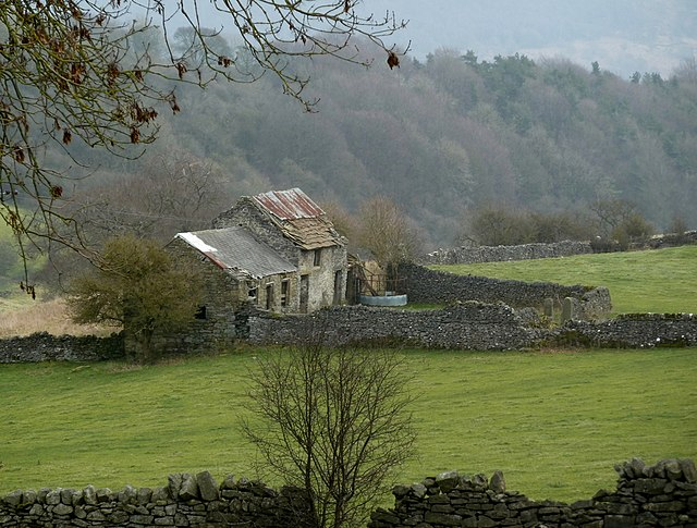 Дом в деревне Эйам. https://justhistoryposts.com/2023/02/25/eyam-englands-infamous-plague-village/