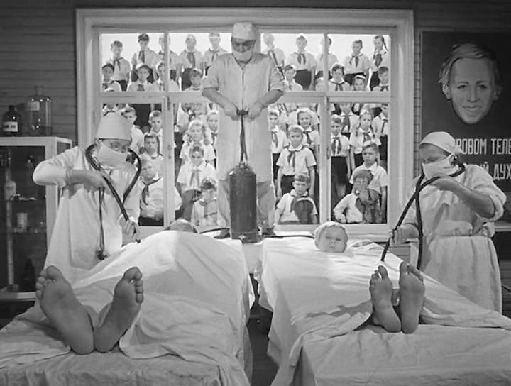 Кадры из детского кино СССР Элема Климова «Добро пожаловать, или Посторонним вход воспрещен» 