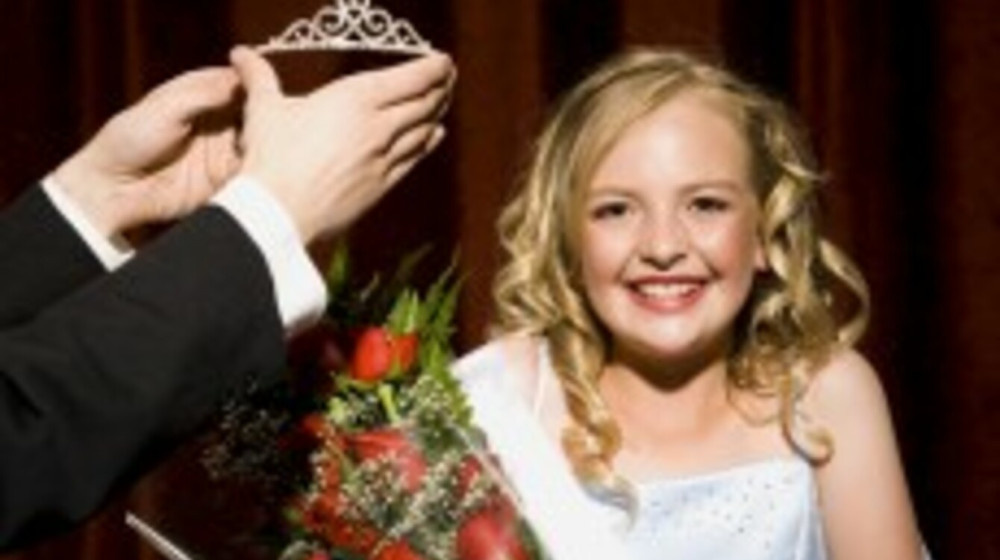    Фейковые конкурсы красоты для подростков