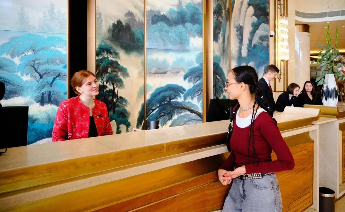    Количество китайских туристов по «групповому безвизу» сократилось за год на 12,9%