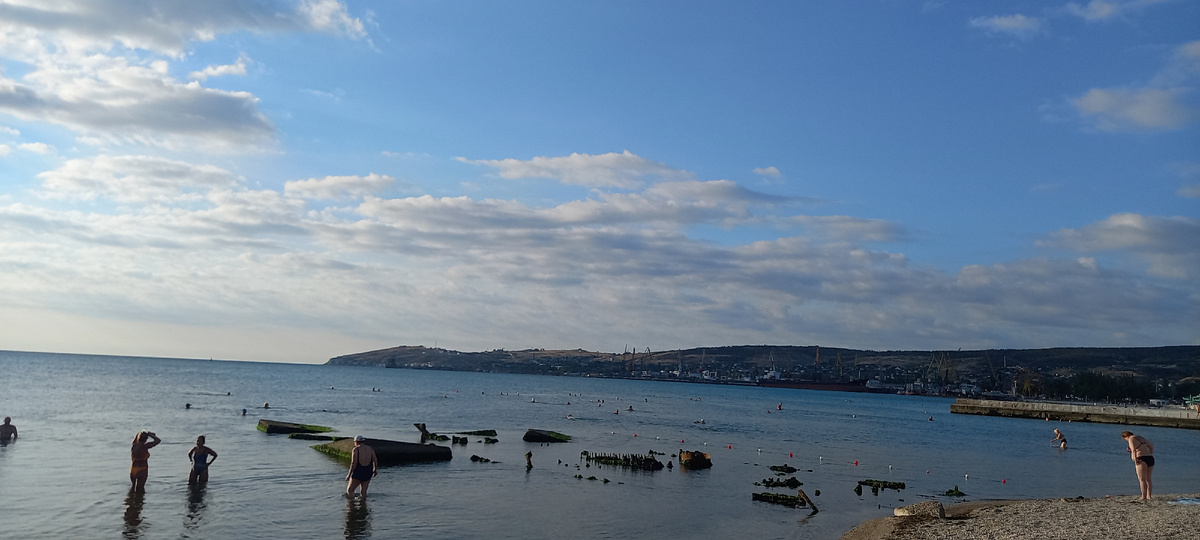 7 утра на первом городском пляже в Феодосии