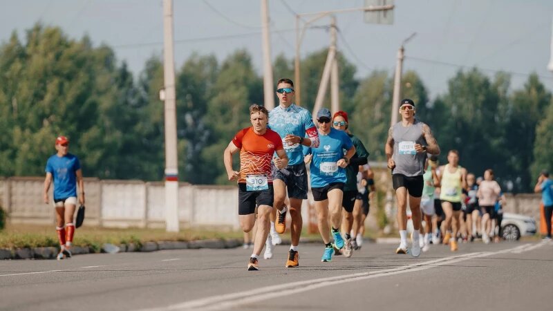     Работники Алтай-Кокса поучаствовали в спортивном онлайн-марафоне «Вместе крепче стали». Фото предоставлено компанией Алтай-Кокс.