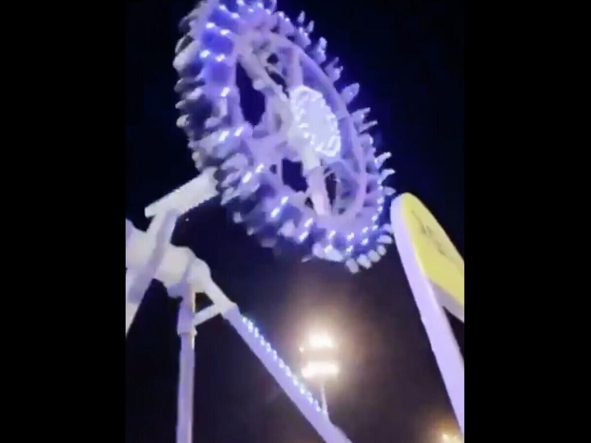     Момент обрушения аттракциона в Саудовской Аравии© соцсети