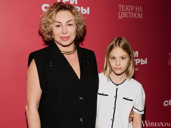    Симона Юнусова с внучкой. Фото: